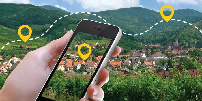 photo montrant un portable avec en fond un paysage et des points GPS identifiés